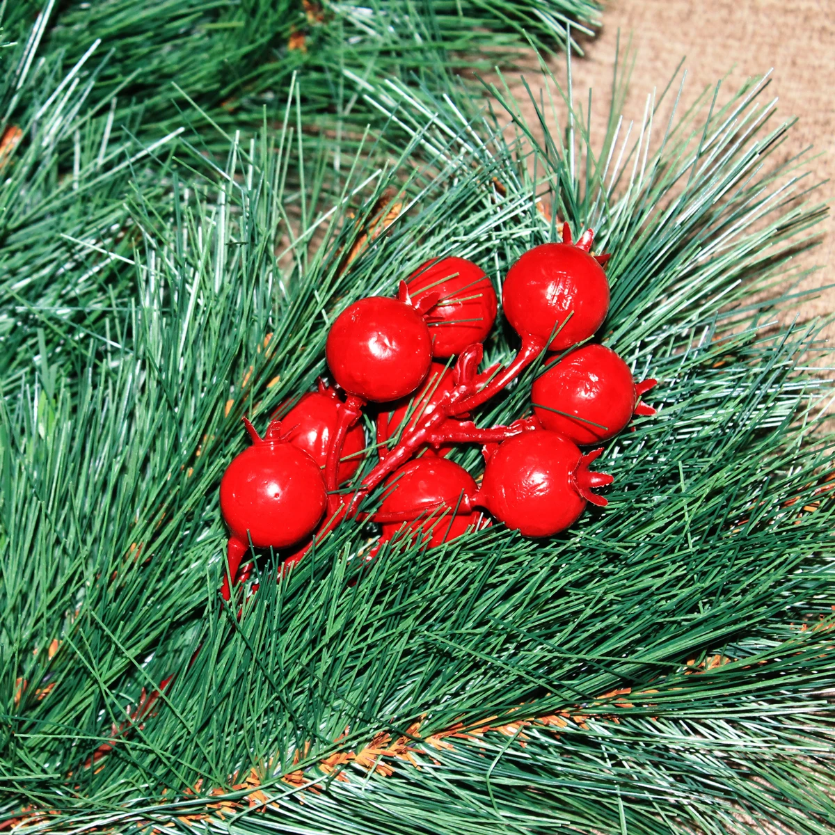 Cây Thông Noel Đầu Vàng Gắn Trái Đỏ 210 cm - Cây Treo - Chaang Chiia LP-YHN-R